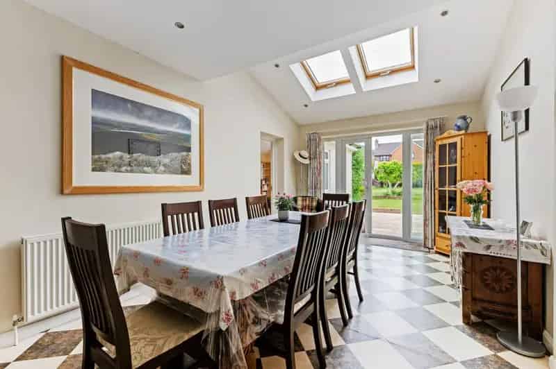 6 Bedroom Detached House for Sale