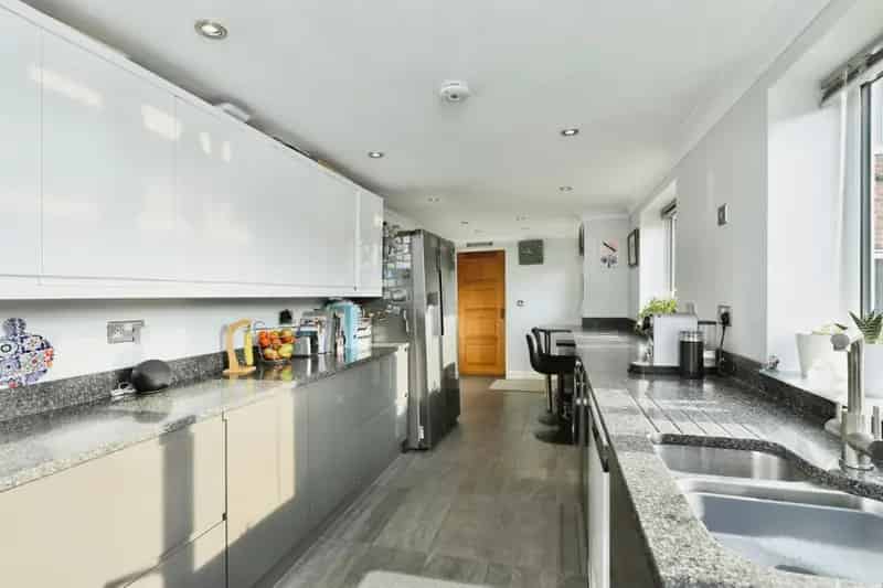 4 Bedroom Family Home with Off-Street Parking