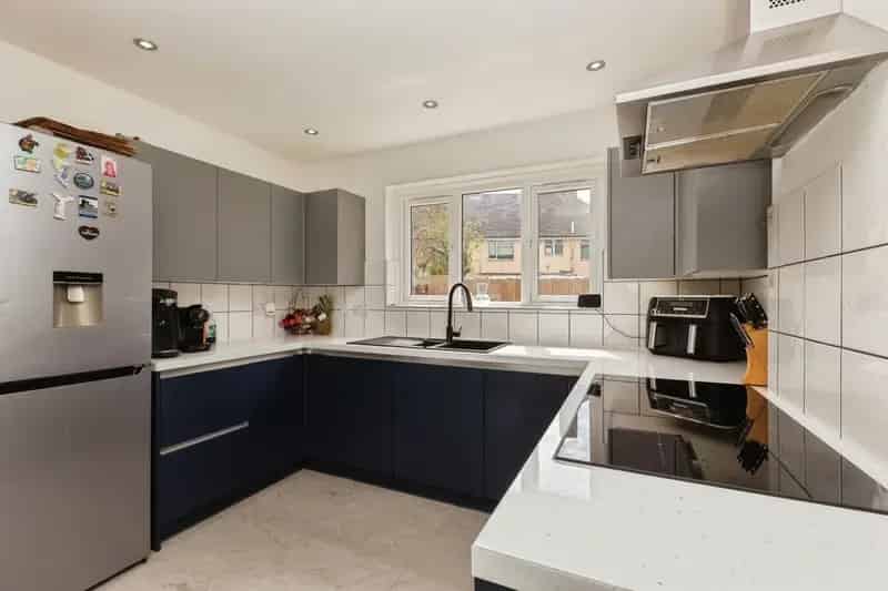 Three Bedroom Semi Detached House Near Aylesbury Train Station