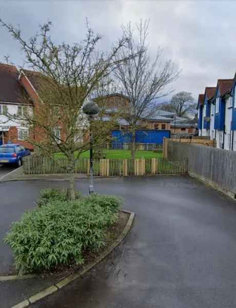 Flat For Rent in Ferndown, England