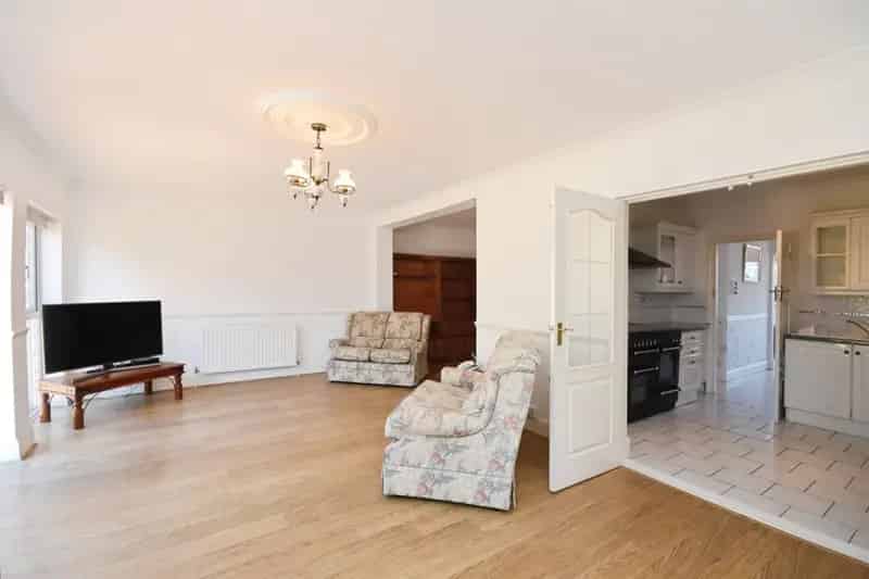 Six Bedroom House with Downstairs Bedroom and Wet Room