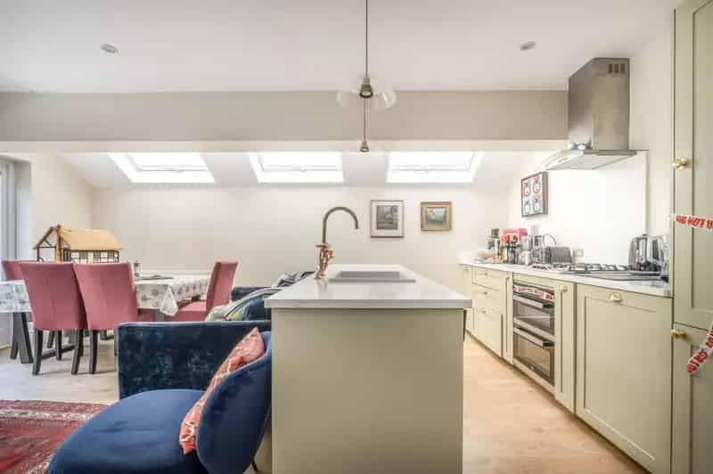 2 Bedroom Flat for Sale in Sands End Fulham