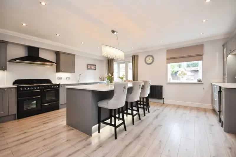 5 Bed 3 Bath Family Home with Open Plan Living and Farmland Views