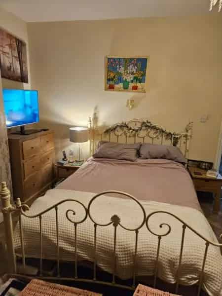 3 Double Bedroom House Near Schools Shops and Transport