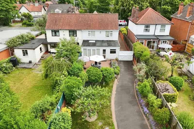 3-Bed Semi-Detached House with Large Workshop West City