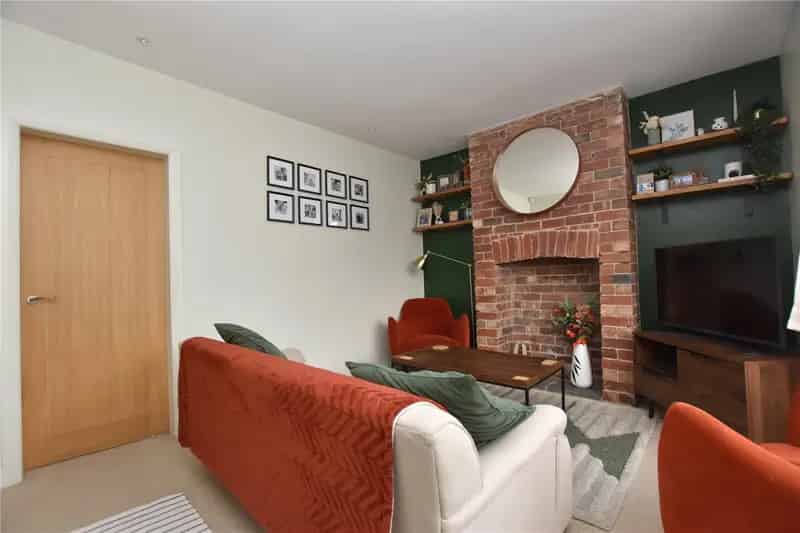 Extended Three Bedroom Semi Detached House Gildersome
