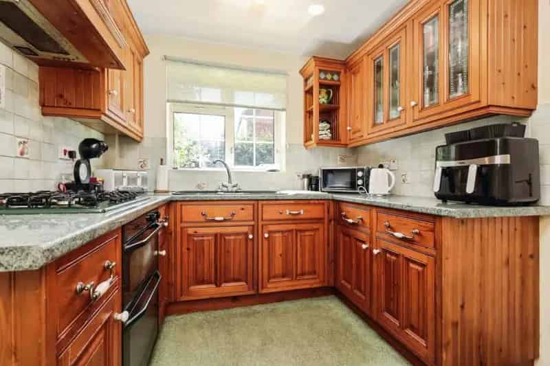 4 Bedroom Detached House for Sale - Family Home with Driveway and Garage