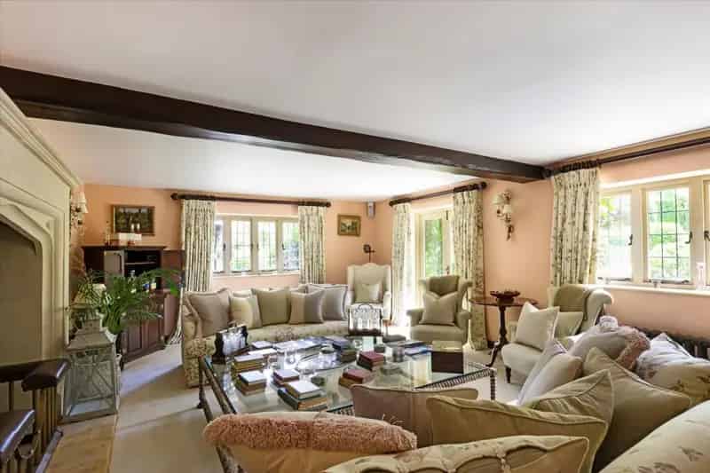 The Orchards: Grade II Listed Country House with Coach House and Pool