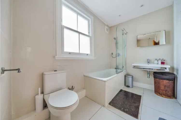 Victorian Conversion 1-Bed Garden Flat Ample Storage High Ceilings