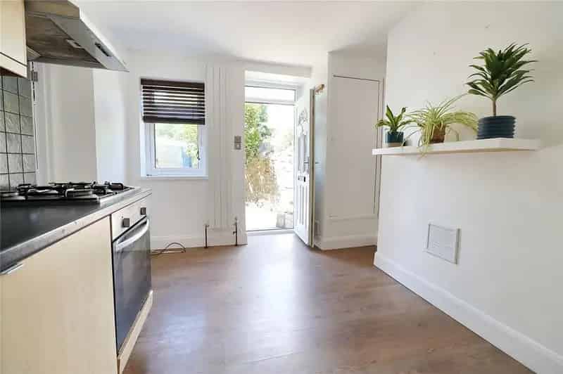 1 Bedroom Garden Apartment For Sale No Chain