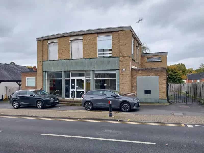 Old Barclays Bank Crowthorne High Street E Class Office Space