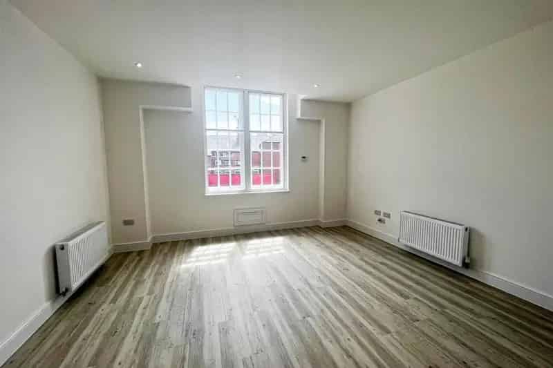 Fully Refurbished 1-Bed Apartment Hull City Centre Available Now