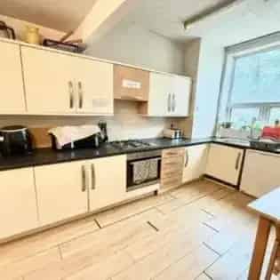 1 Room Flat 20m Manchester Furnished Bills Included