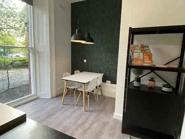 1 Room Flat 47m² Manchester Self Contained Apartment