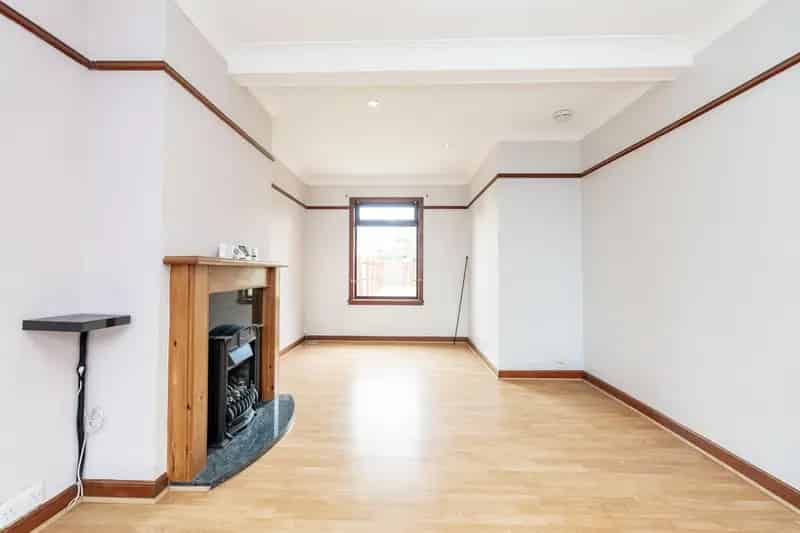 2 Bed Mid Terraced House in Kincorth with Off Street Parking