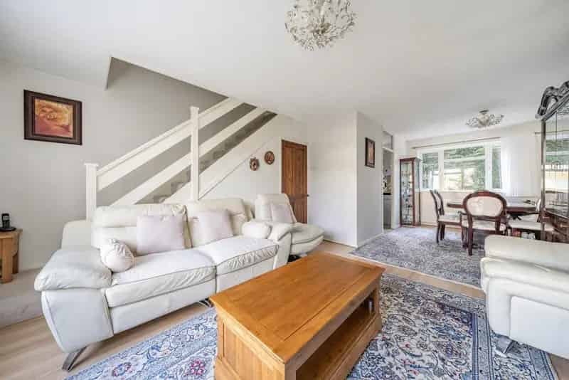 Spacious Two-Bedroom Split Level Apartment with Ample Storage