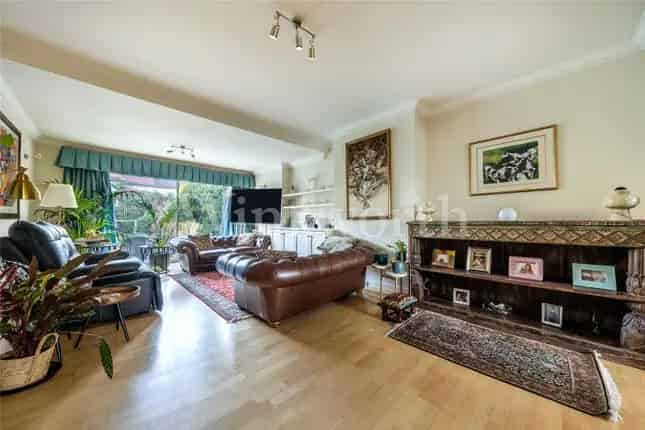 5 Bedroom House for Sale Finchley Road London NW11