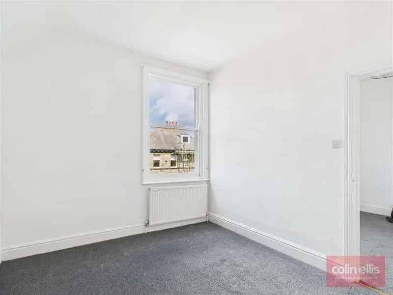 1 Bed Flat for Sale Avenue Victoria