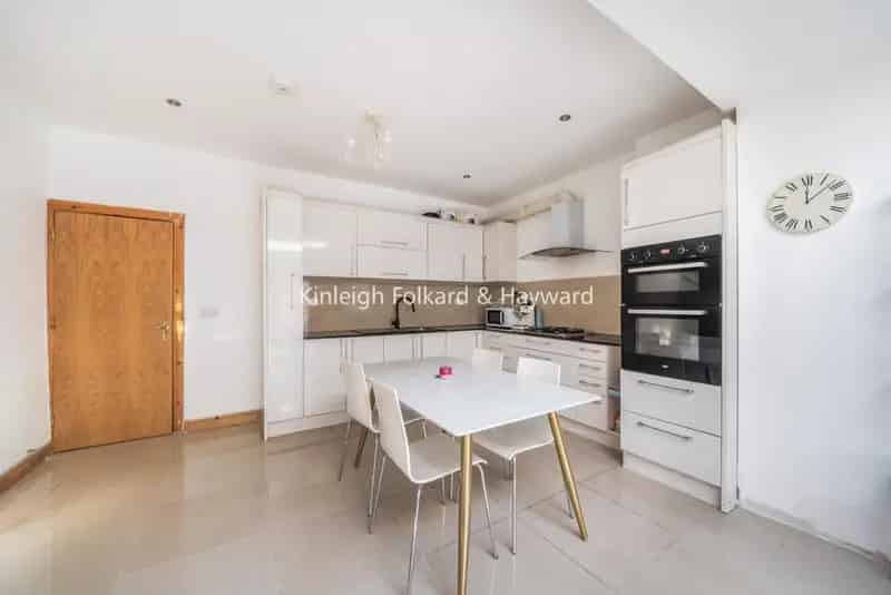 4 Bed 3 Bath Period House Near St George's Hospital Tooting
