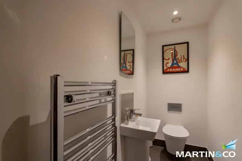 3 Bedroom Flat To Rent Available 01102025