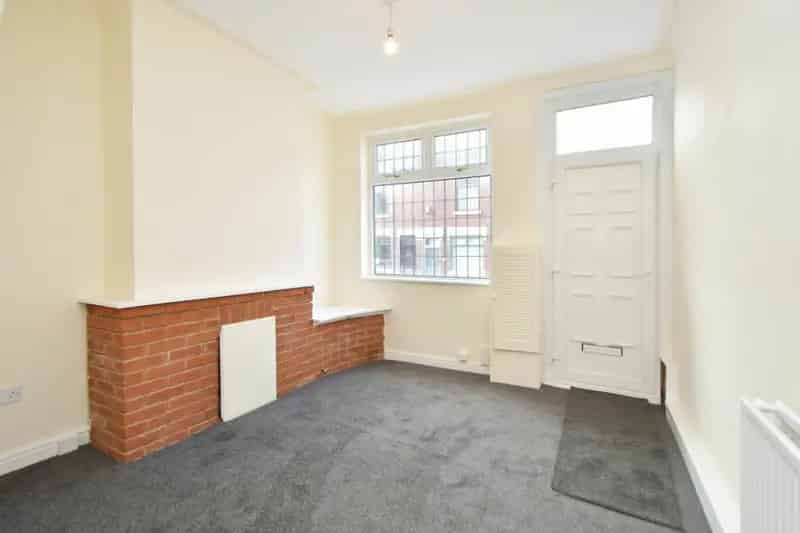 2 Bedroom House For Sale Freshly Decorated Ideal for First Time Buyers or Investors
