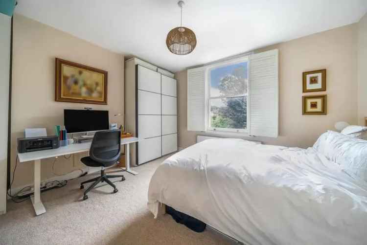 Flat For Sale in London, England