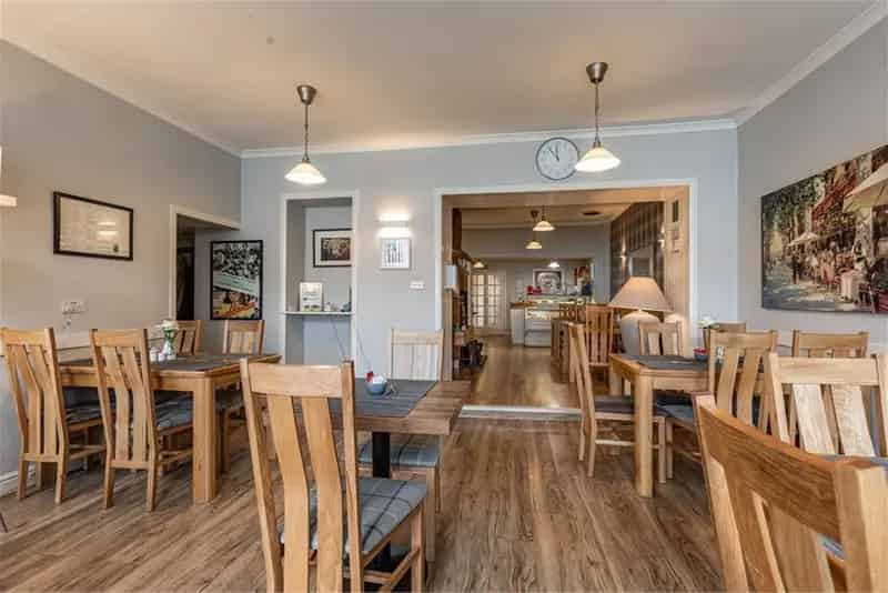 4 Bed House Mixed Use Unit with 4 Reception Rooms Business Opportunity