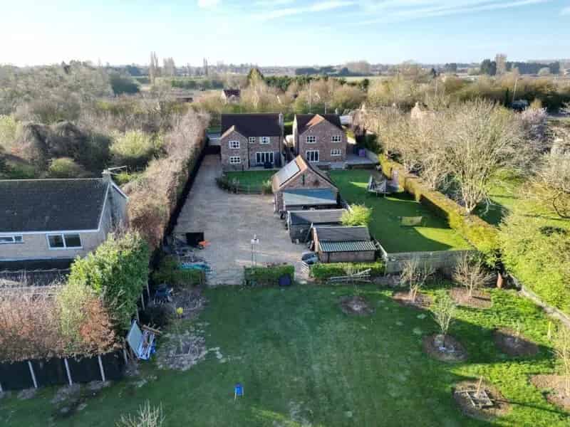 5 Bedroom Detached House with 1.2 Acre Plot and Double Garage
