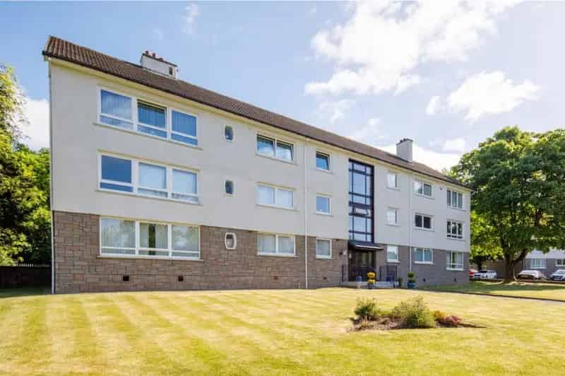 3 Bedroom Apartment for Sale in Newton Mearns