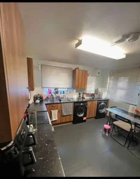2 Bed Flat Near Tooting Bec Common - Family Home