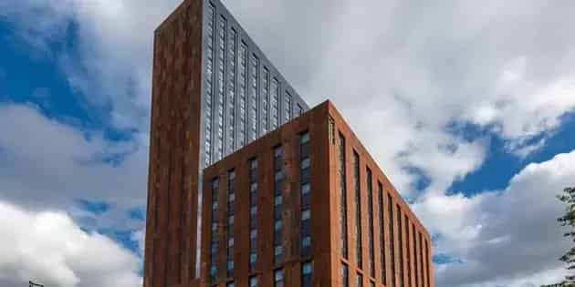 42m² 1-Room Flat in Manchester - Shared Kitchen & Bathrooms