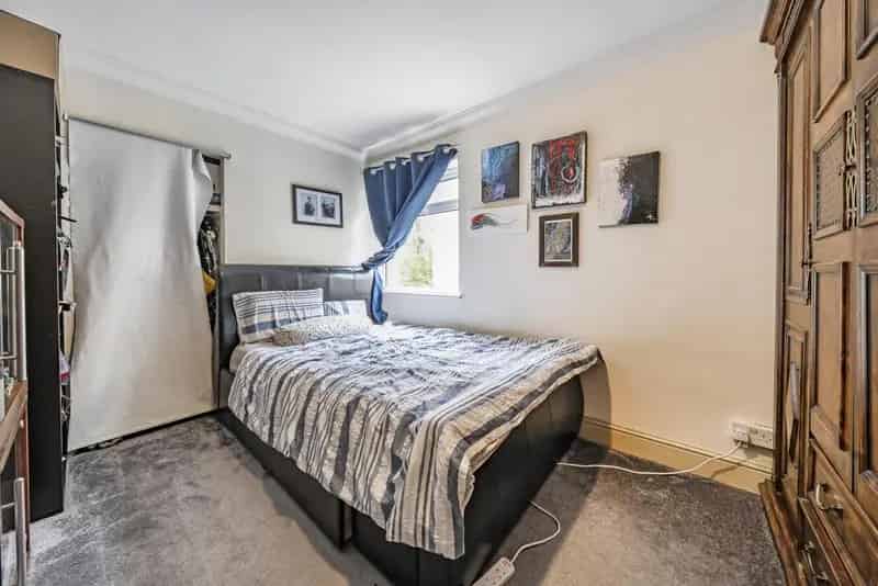 Flat For Sale , London, England