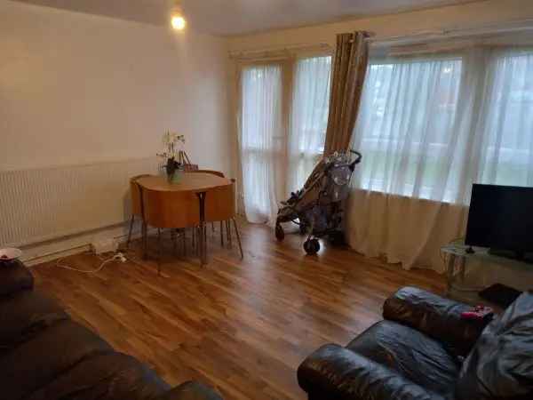 Flat For Rent in Woking, England