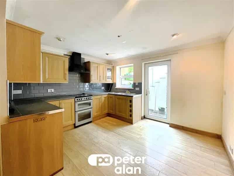 3 Bedroom Mid Terrace House July Move In