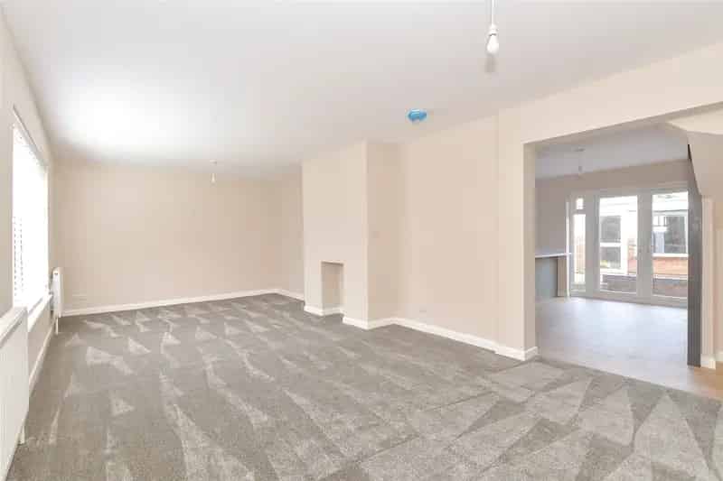 4 bedroom end of terrace house for sale