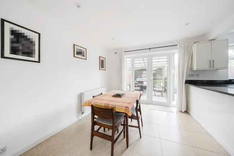 3 Bedroom Semi-Detached House Farnham