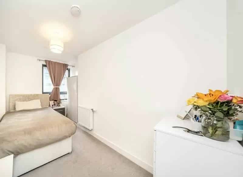 2-Bedroom Contemporary Apartment near Park Royal Tube