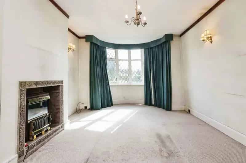 Four Bedroom Semi Detached House with Two Driveways and Loft Room