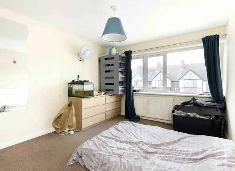 3-Bed Maisonette in Sunbury Village - Ideal Investment