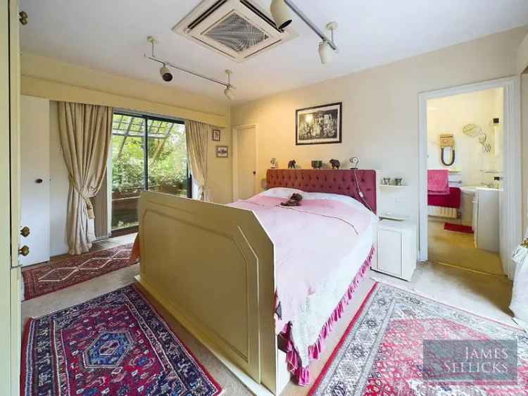 5 Bedroom Detached House with Indoor Pool To Rent