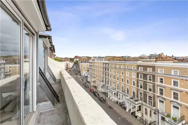 2 Bedroom Flat London Garden View Balcony Lift
