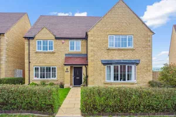 Luxury Five-Bedroom Detached Home with Landscaped Garden