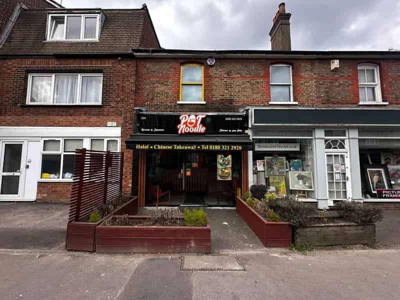 Takeaway Restaurant For Lease in Whyteleafe Village