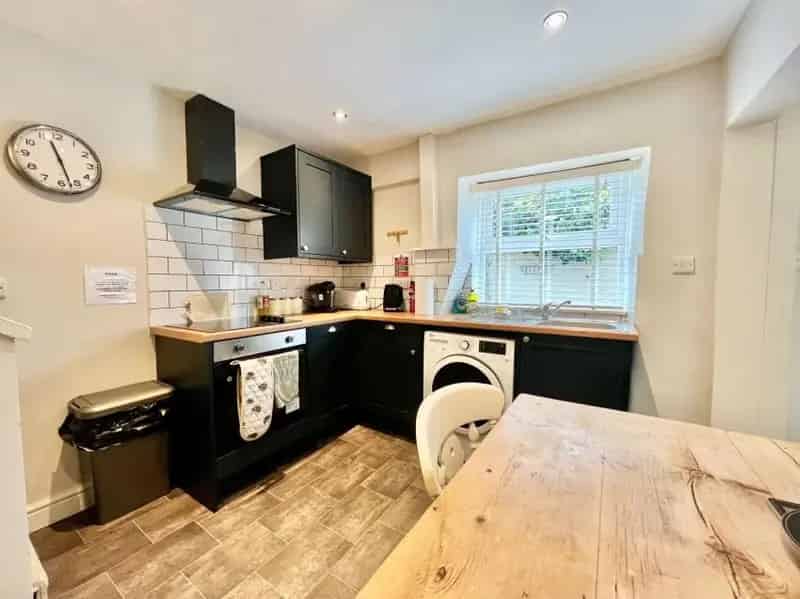 2 Bed Wetherby House - Modern, Tastefully Decorated