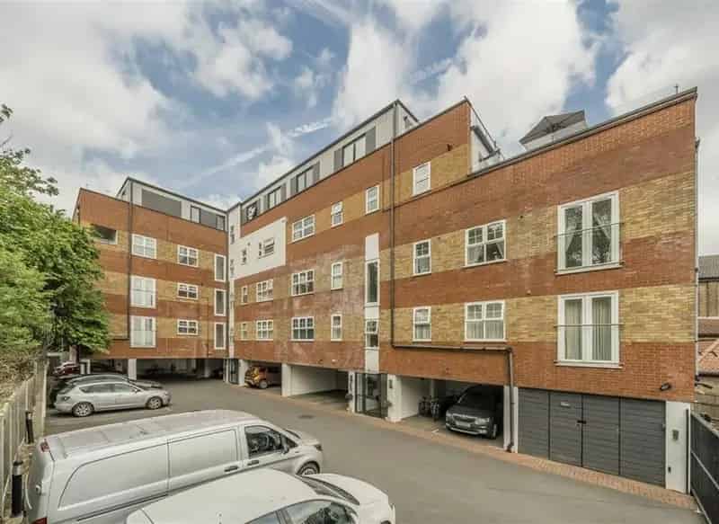 Modern 2-Bed Apartment near Gladstone Park Brent Cross