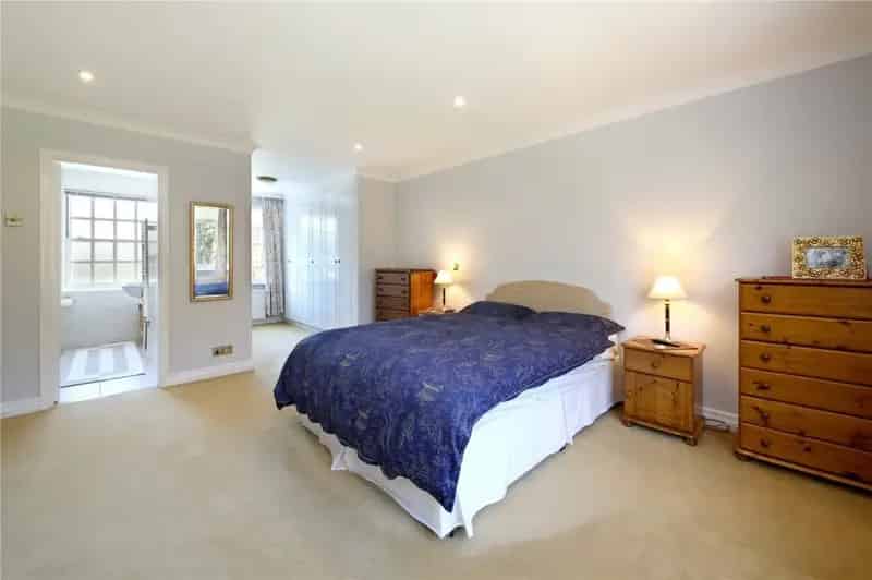 6 Bedroom Detached House for Sale in Ascot
