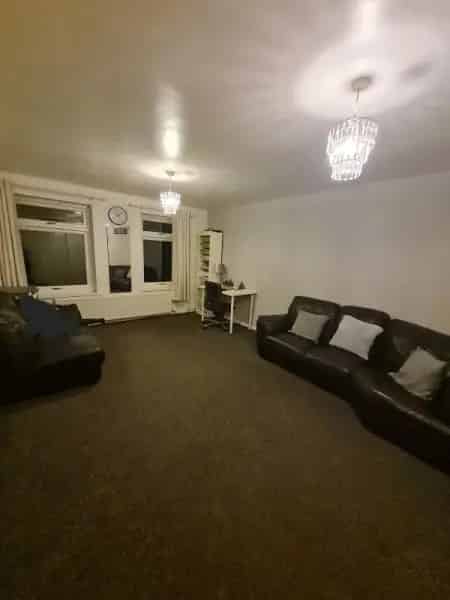 2 Bedroom Flat LS16 LS18 LS5 LS6 Pet Friendly Garden
