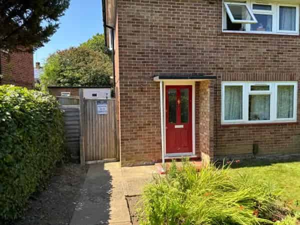 2 Bed Semi Detached House with Garden, Parking & Pets Allowed