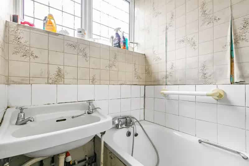3 Bedroom House For Sale Needs Refurbishment Family Home