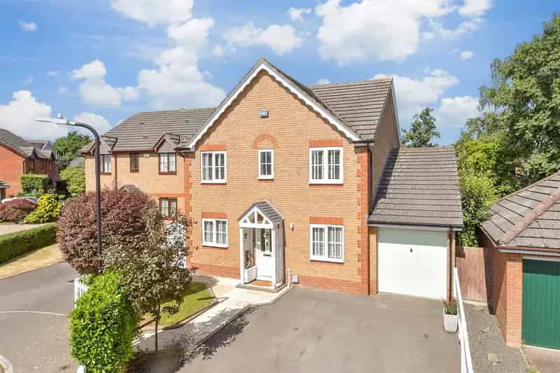 5 Bedroom Detached House for Sale in Park Farm